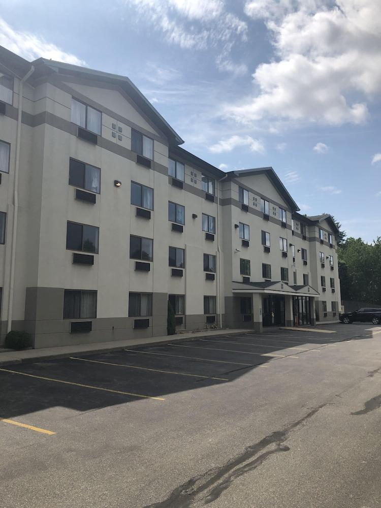 Super 8 By Wyndham Manchester Airport Exterior foto